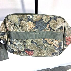 Jaguar Vintage Floral Tapestry Canvas Adjustable Straps Shoulder Luggage Bag